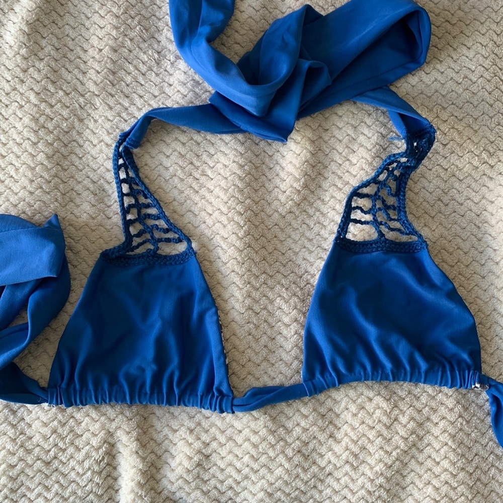 Acacia triangle top